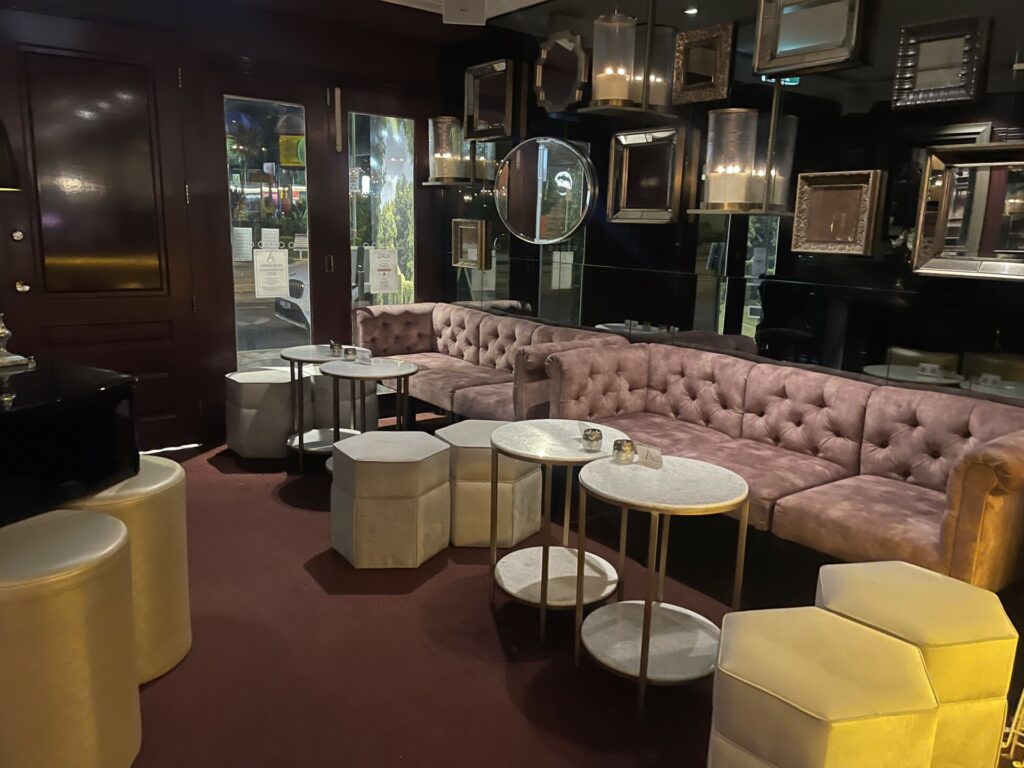 Image 5 Lounge Area in Balwyn
