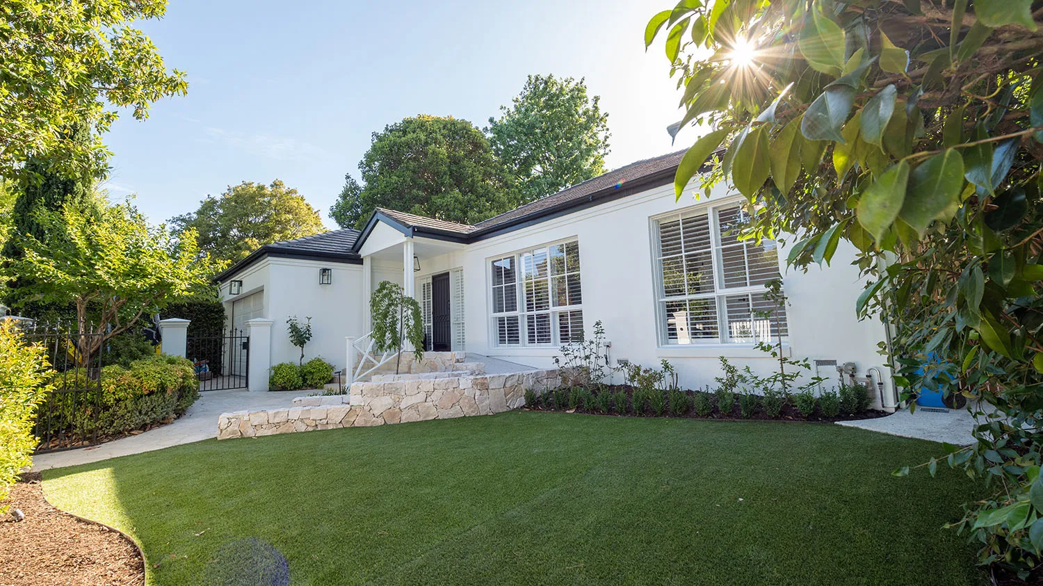 A Luxurious Hampton Home In Kew - Portfolio 17