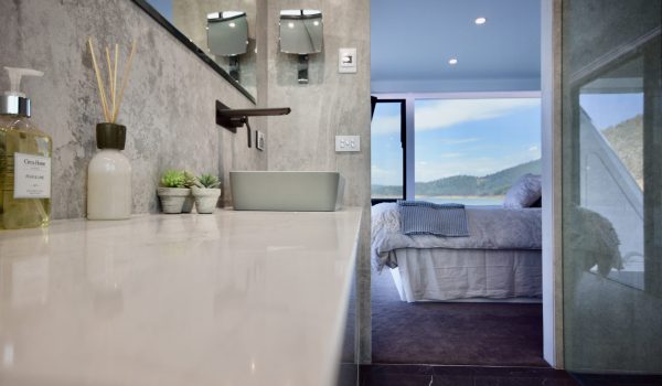 Luxury Houseboat in Eildon